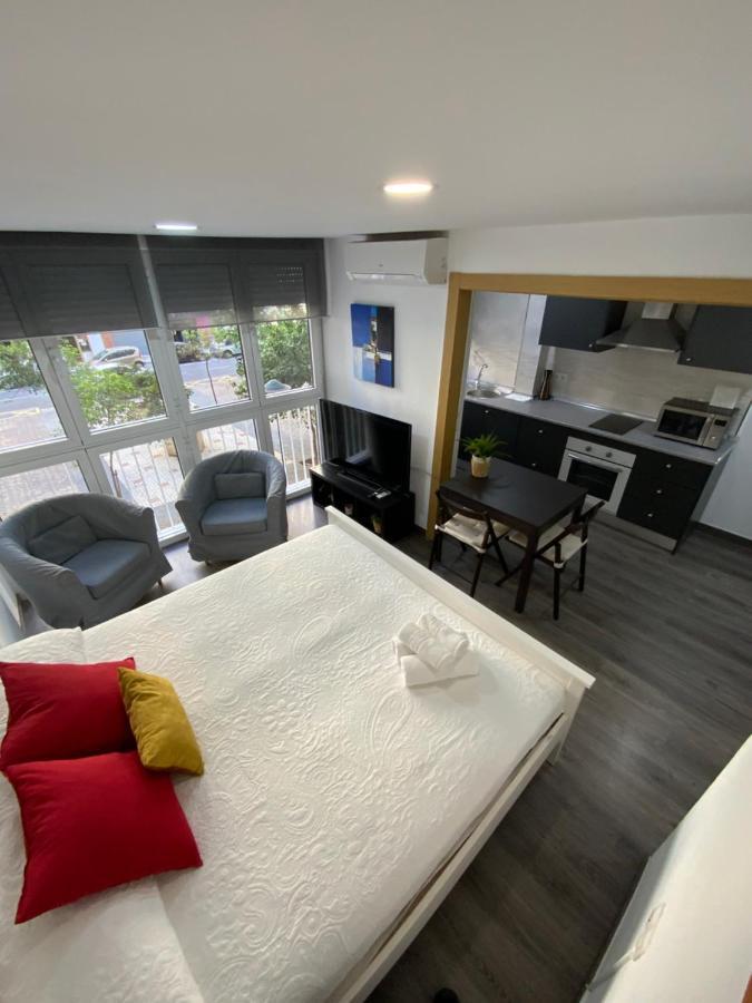 Reyna Apartamentos Малага Экстерьер фото