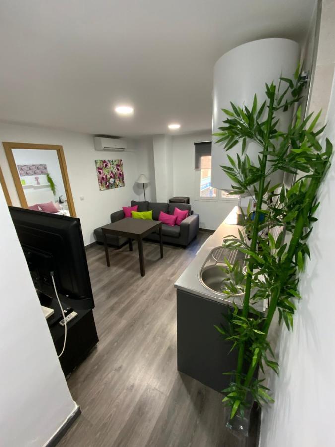 Reyna Apartamentos Малага Экстерьер фото