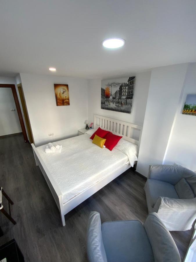 Reyna Apartamentos Малага Экстерьер фото